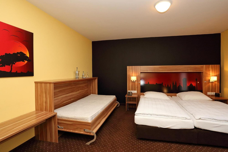 Bedroom 4, Hotel Silberhorn, Nürnberg