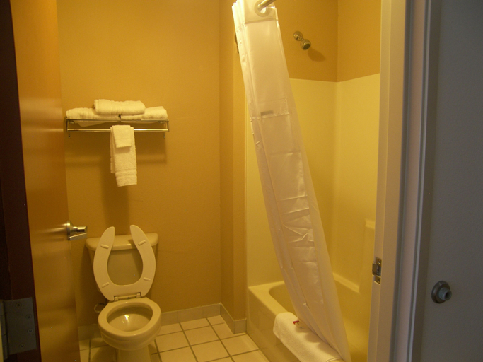 Bathroom 5, Baymont by Wyndham Mount Vernon Renfro Valley, Rockcastle