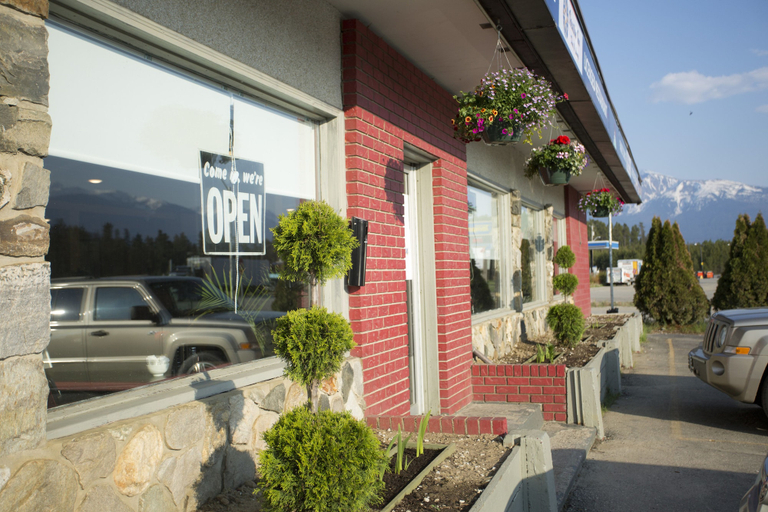 Exterior & Views 2, Valemount Vacation Inn, Fraser-Fort George