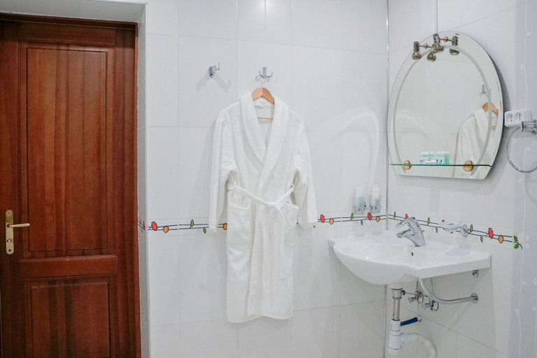 Bathroom 5, Legenda Baikala, Water body