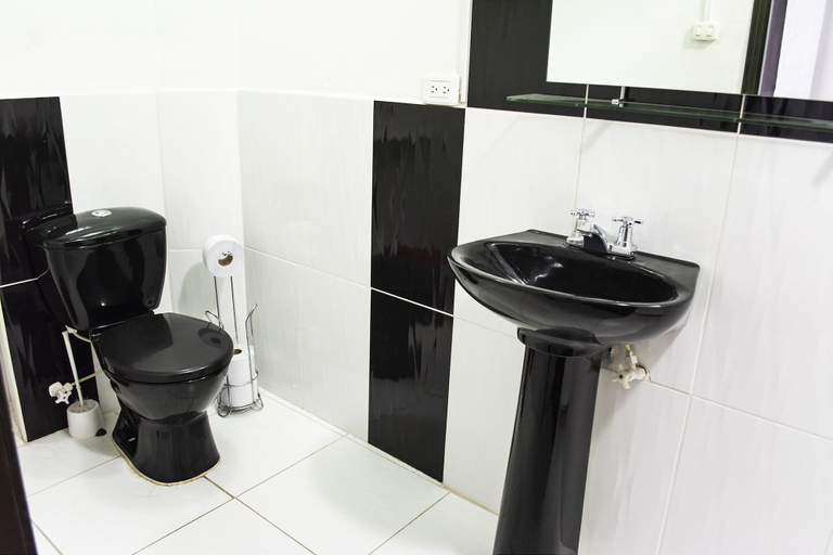 Bathroom 3, $ PROMO $ 3 Bedrooms with Bathrooms apartment & Jacuzzi in Lleras park @Poblado, Medellín