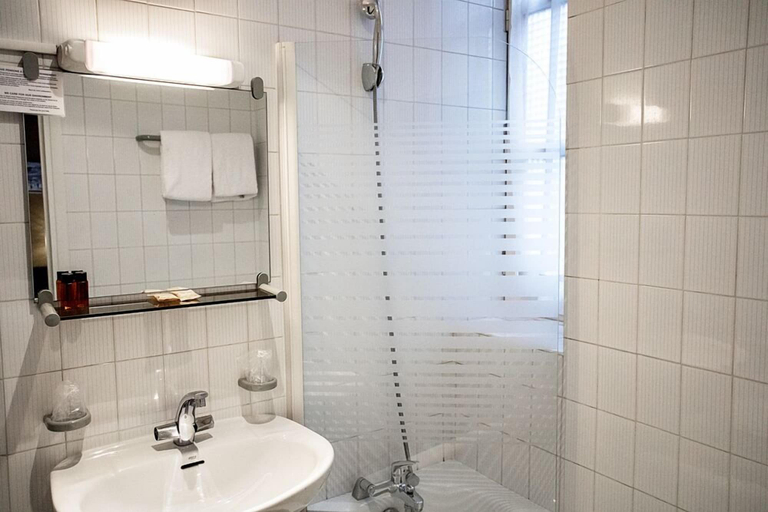 Bathroom, Occitania Centre Toulouse Matabiau, Haute-Garonne