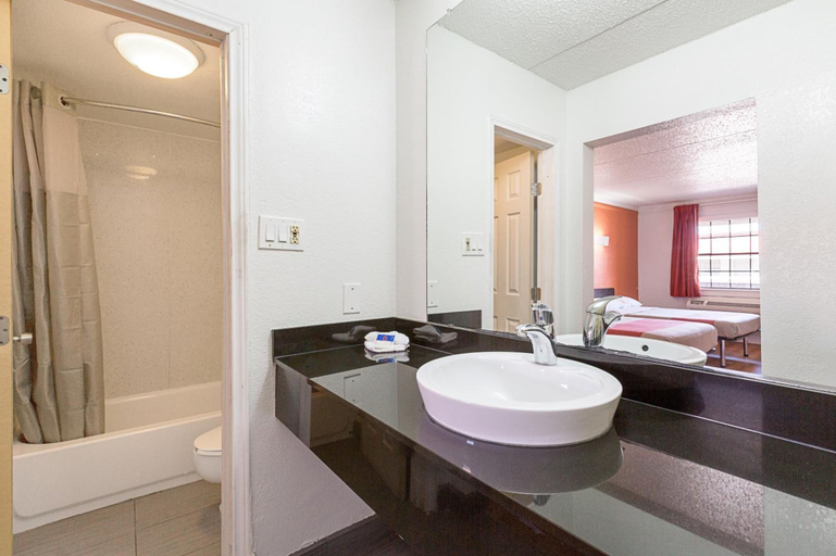 Bathroom 5, Motel 6 Dallas, TX - Market Center, Dallas