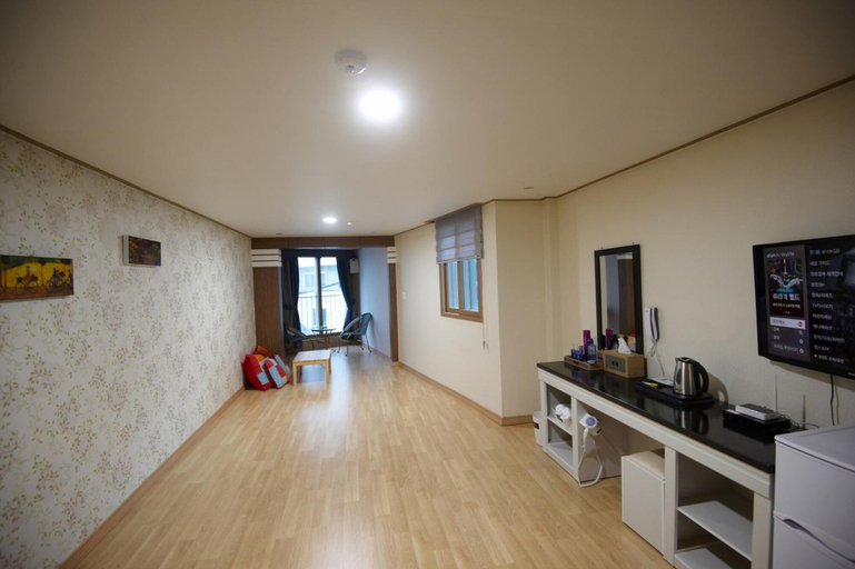 Others 5, Dorcas Tourist Hostel, Tongyeong
