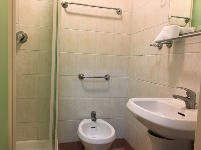 Bathroom 4, Hotel Positano, Rome