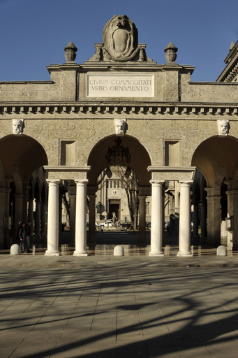 Exterior & Views 2, Bergamo Inn 43, Bergamo
