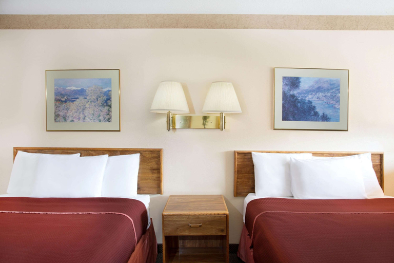 Bedroom 3, Howard Johnson by Wyndham Brigham City, Box Elder