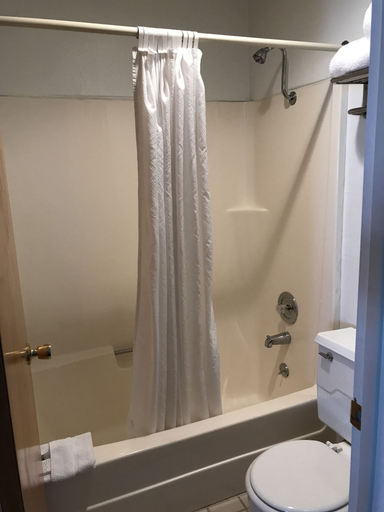 Bathroom 4, FairBridge Inn - Coeur d'Alene, Kootenai