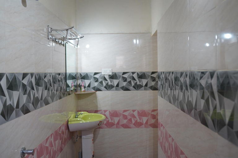 Bathroom 3, Viraz Valley, Uttara Kannada