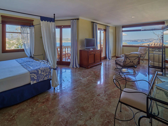 Bedroom 3, Hotel Petit Cala Fornells, Baleares