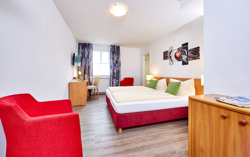 Bedroom 2, Zum Turm - Apartments und Gästezimmer, Garmisch-Partenkirchen