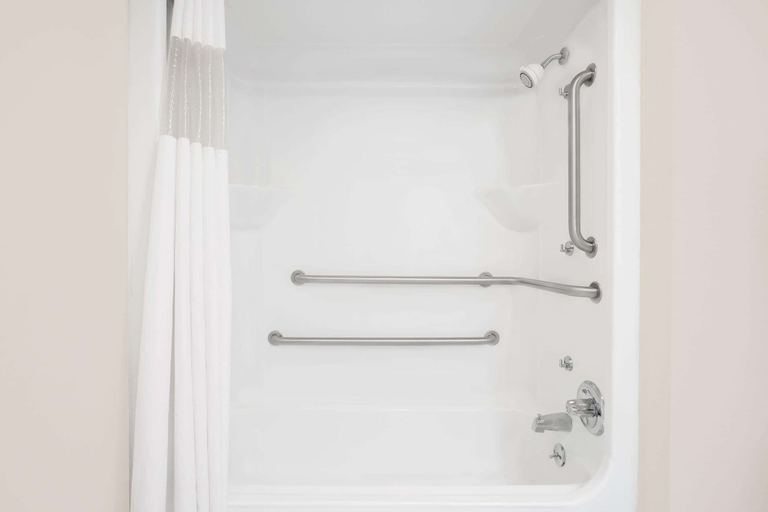 Bathroom 5, Days Inn by Wyndham Eufaula AL, Barbour
