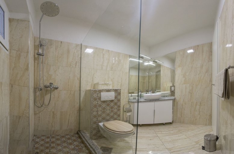 Bathroom 4, Diocletian Palace Apartment, Split
