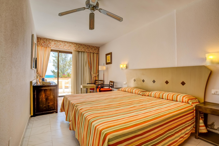 Bedroom 3, SBH Taro Beach Hotel, Las Palmas