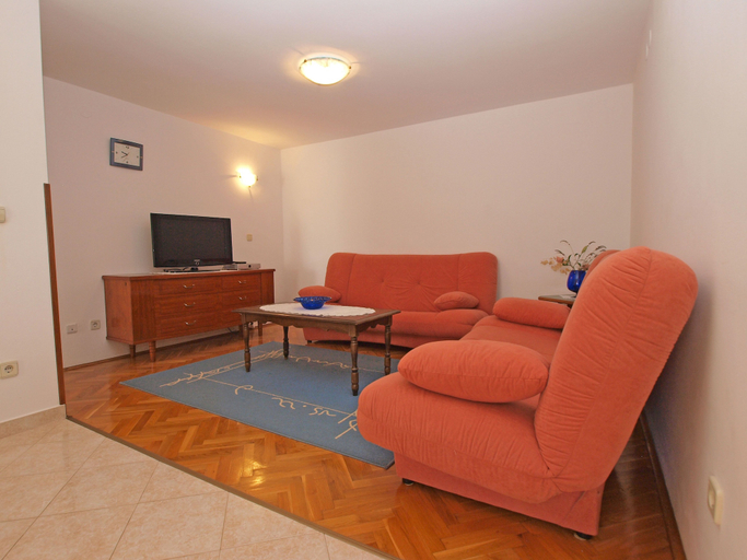 Others 4, Apartment 979, Medulin