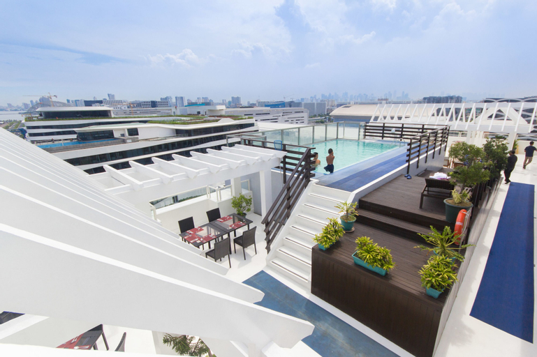 Exterior & Views 29