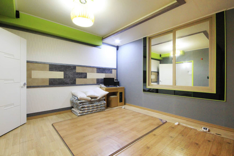 Others 4, One Motel, Gwangsan