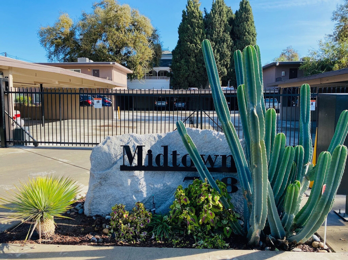 Longer Stay for Travelers Blocks from Hospital and Downtown Security Gates, Tulare