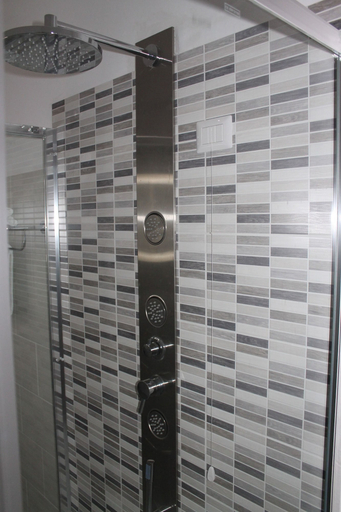 Bathroom 3, Albergo Paradiso, Varese