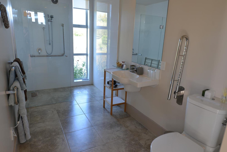Bathroom 4, The Waters, Tasman