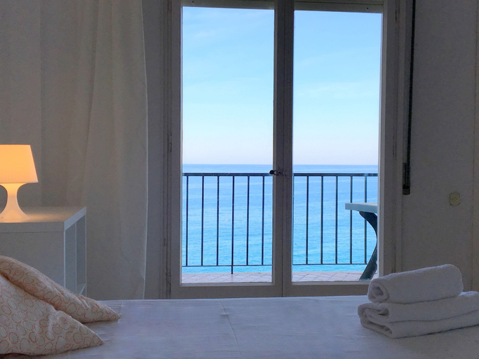 Others 5, Les Terrasses De Cala Llevado, Girona
