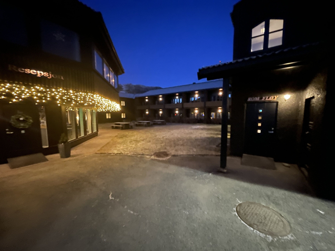 Exterior & Views