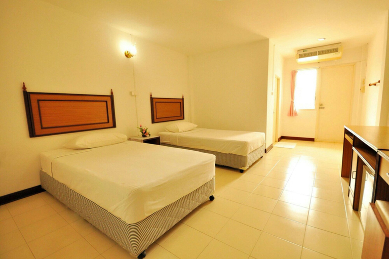 Bedroom 3, Tokyo Hotel, Muang Lop Buri