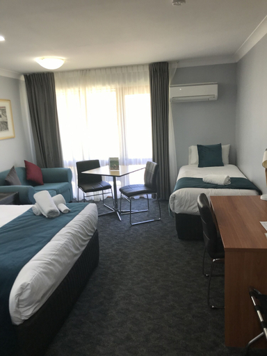 Bedroom 5, Town & Country Motor Inn Forbes, Forbes