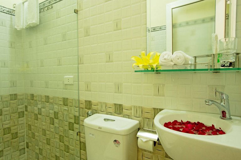 Bathroom 4, Riverside Pottery Village, Da Nang