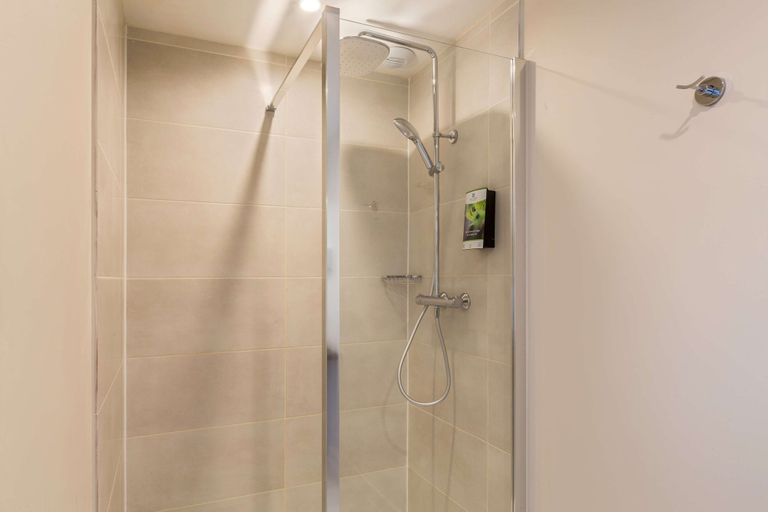 Bathroom 4, Sure Hotel by Best Western Reims Nord, Marne