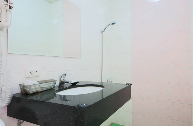 Bathroom 3, Dong Pan B&B, Hualien