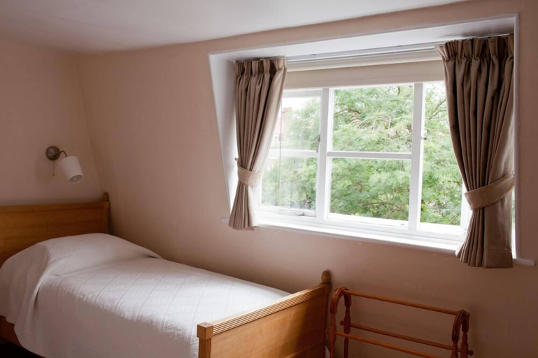 Bedroom 3, Temple Lodge Club, London