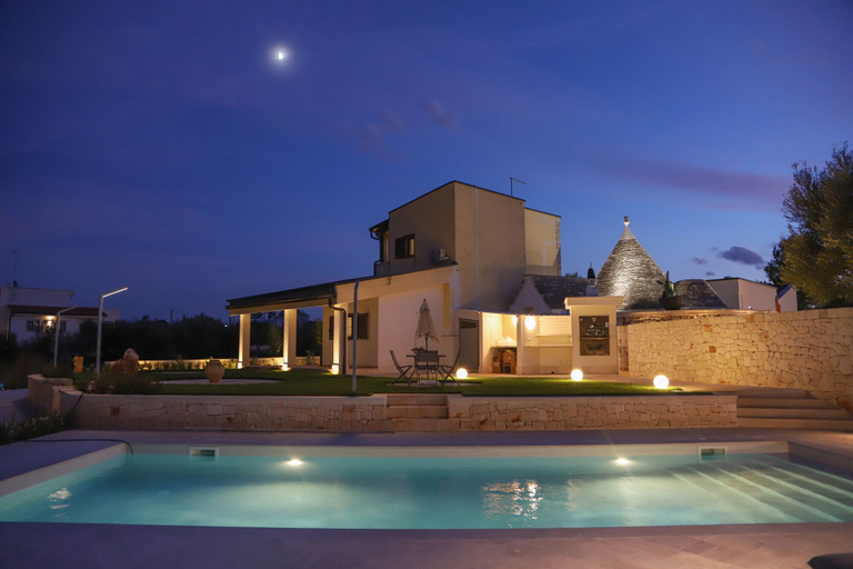 Sport & Beauty 4, TD Trulli Saveni Trulli with Pool Near the Centre, Bari