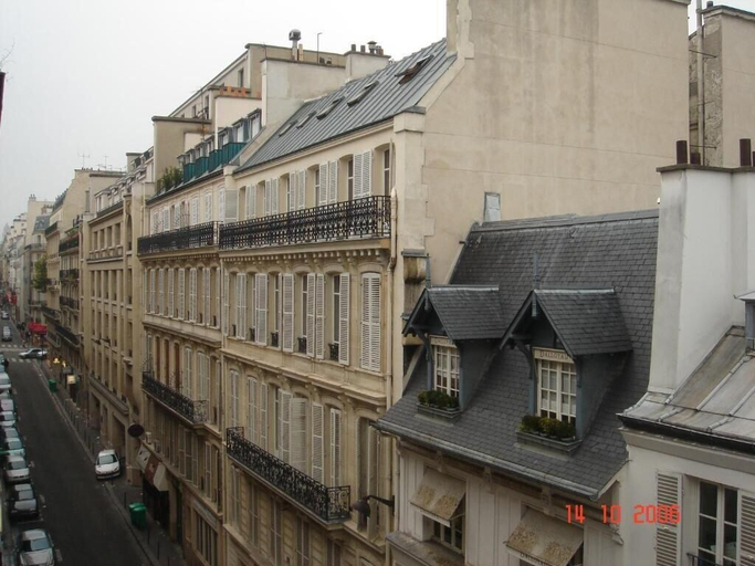 Exterior & Views