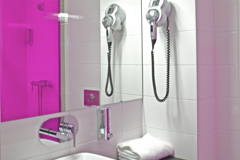 Bathroom 3, Akena Nantes Atlantis, Loire-Atlantique