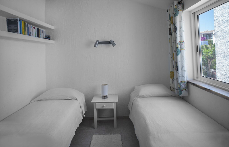 Bedroom 3, Apartment With Garden View in Luz, Lagos