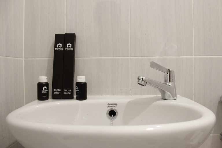 Bathroom 5, Pleasant Studio Semi Apartment at The Lodge Paskal near BINUS University, Bandung