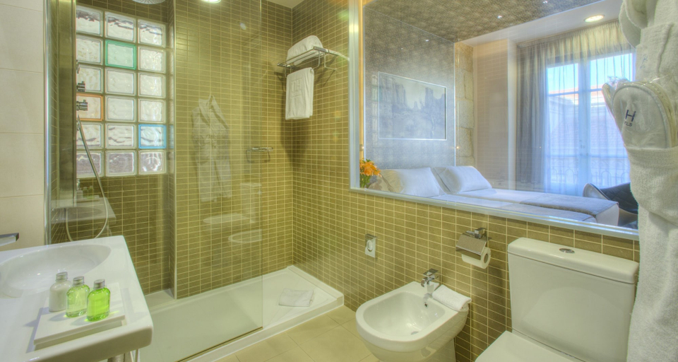 Bathroom 4, NH Ourense, Ourense