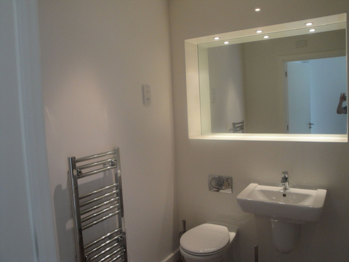 Bathroom 3, Kings Apartment, Cambridgeshire