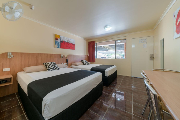 Bedroom 2, Winter Sun Motel, Rockhampton