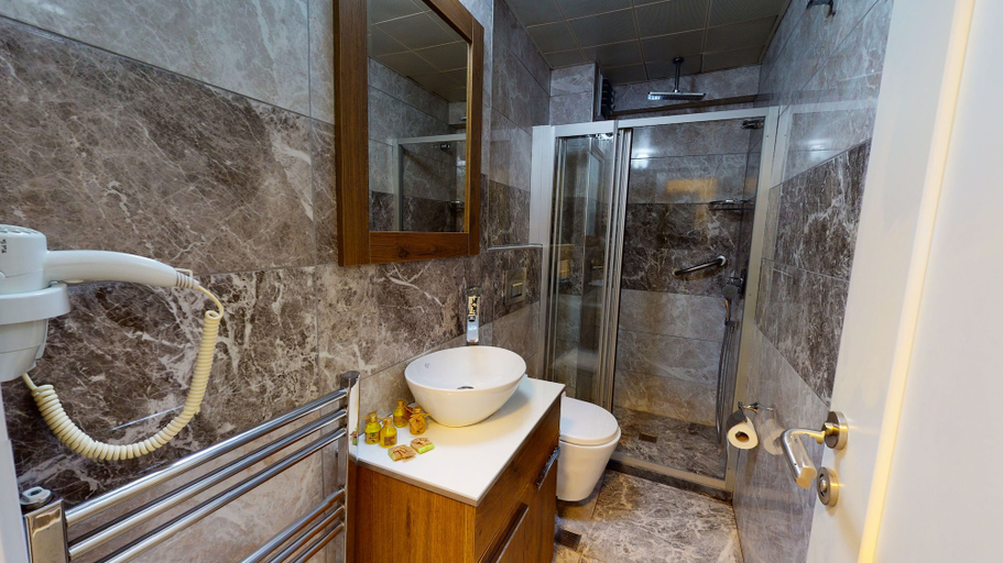 Bathroom 5, The Wolf Hotel, Beyoğlu