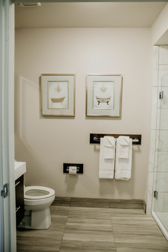 Bathroom 4, Geyserville Inn, Sonoma
