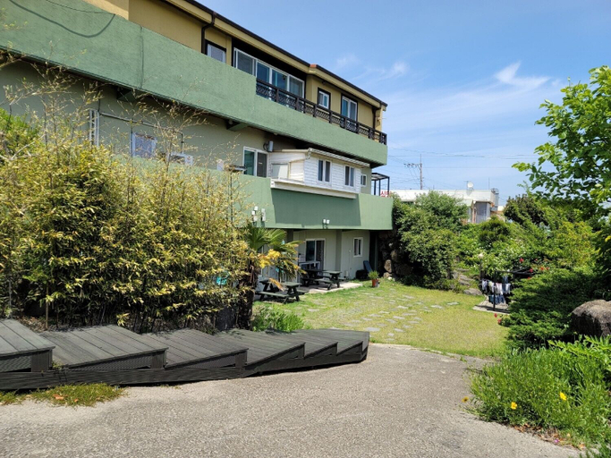 Exterior & Views 1, Orumm Pension, Jeju