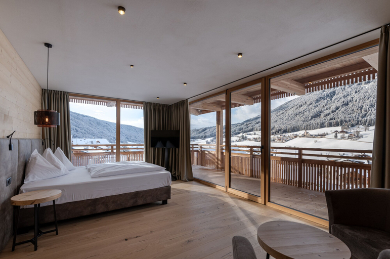 Bedroom 3, Alpine Nature Hotel Stoll, Bolzano