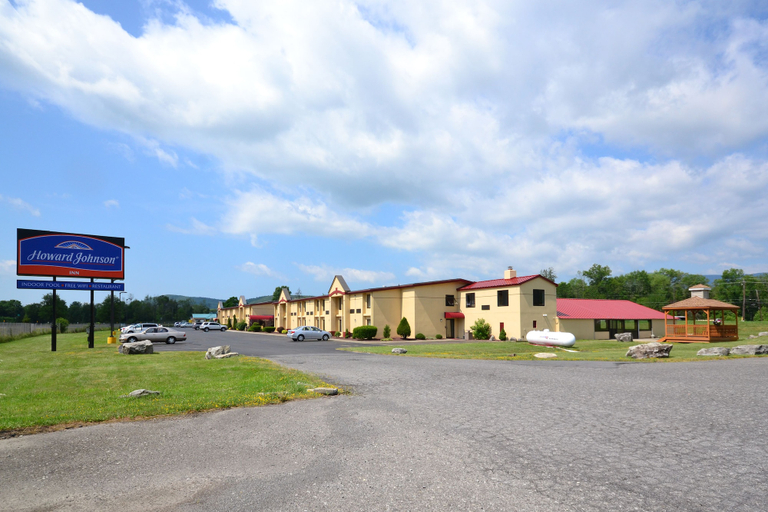 Exterior & Views 2, Howard Johnson by Wyndham Saugerties, Ulster