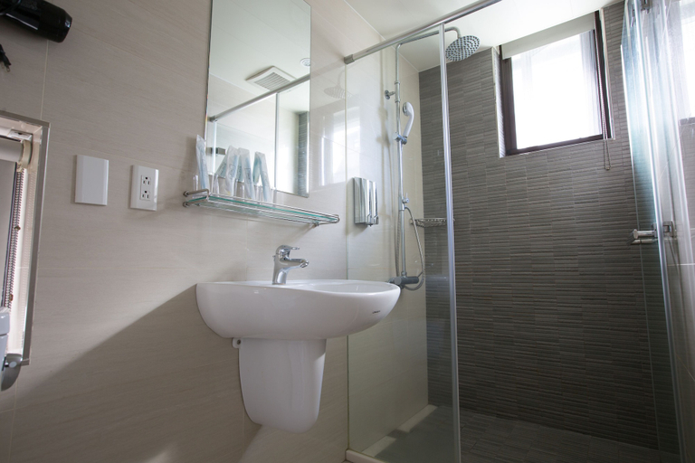 Bathroom 3, Jiyuan APT, Taipei City