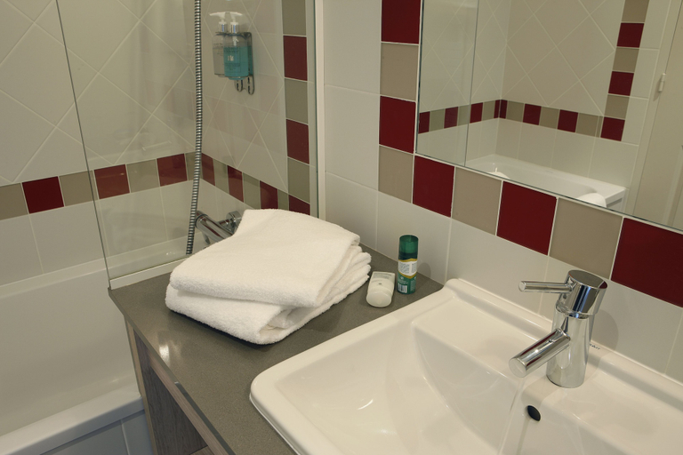 Bathroom 3, Hôtel et Résidence La Réserve, Pyrénées-Atlantiques