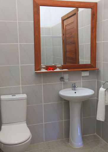 Bathroom 4, Tanna Evergreen Resort & Tours, West Tanna
