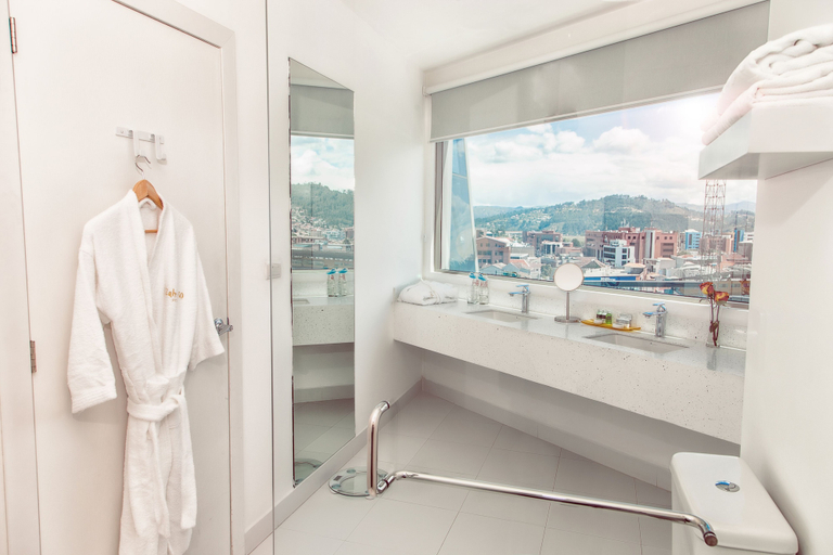 Bathroom 5, TRYP by Wyndham Cuenca Zahir, Cuenca