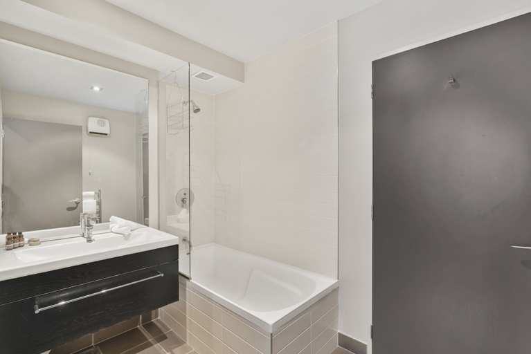Bathroom 3, LOMOND RETREAT - NEAR CBD EXECUTIVE APARTMENT, Queenstown-Lakes